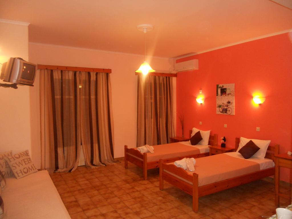 Elli Marina Studios And Apartments เวนิทเซส ห้อง รูปภาพ