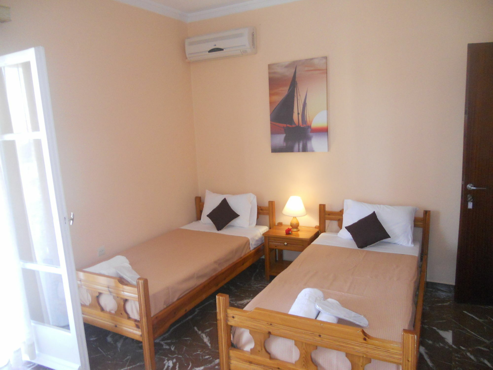 Elli Marina Studios And Apartments เวนิทเซส ภายนอก รูปภาพ