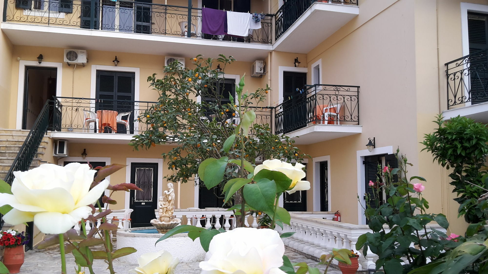 Elli Marina Studios And Apartments เวนิทเซส ภายนอก รูปภาพ
